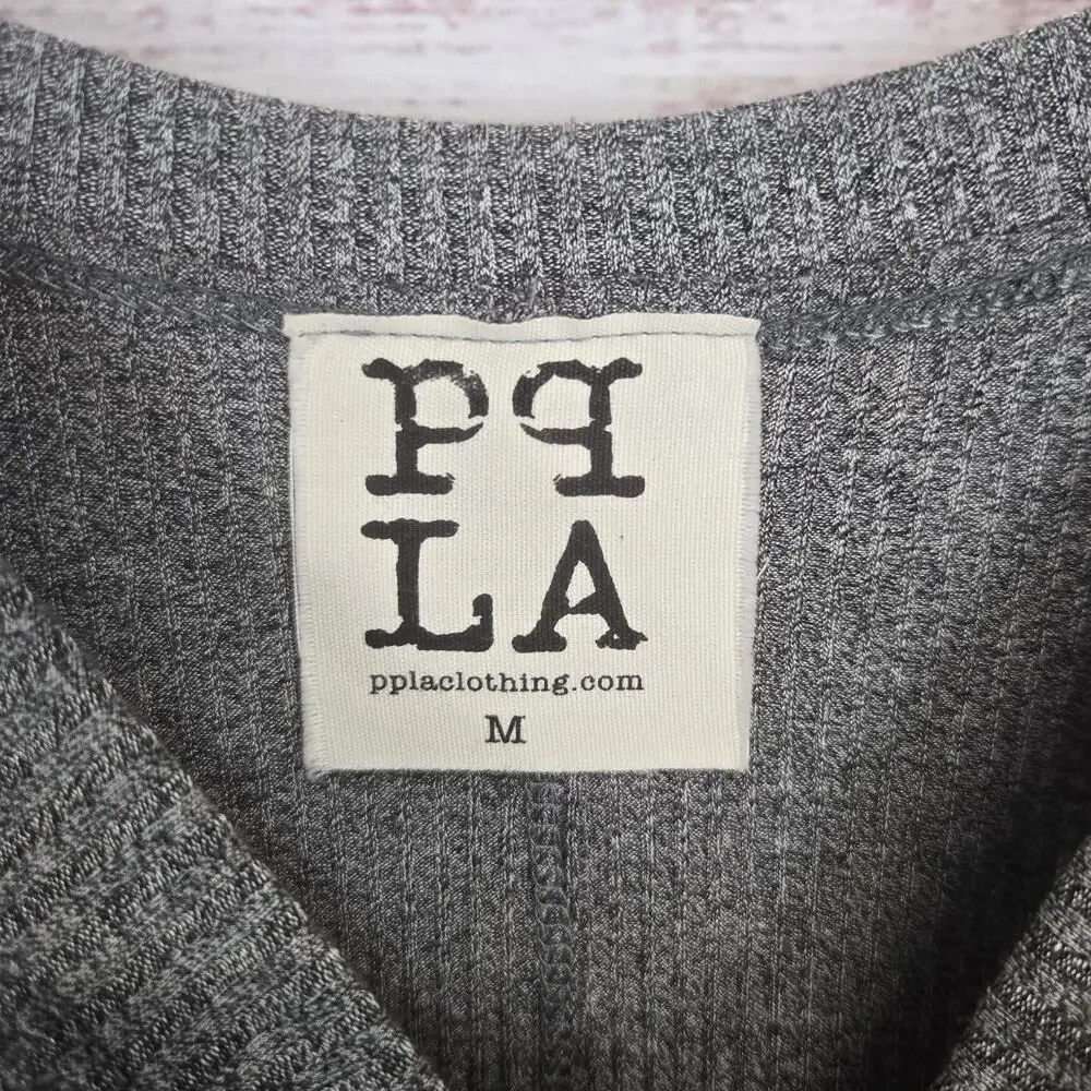 PPLA Gray Cold Shoulder Long Sleeve Top M Oversize Light Rib Knit Neutral Basic